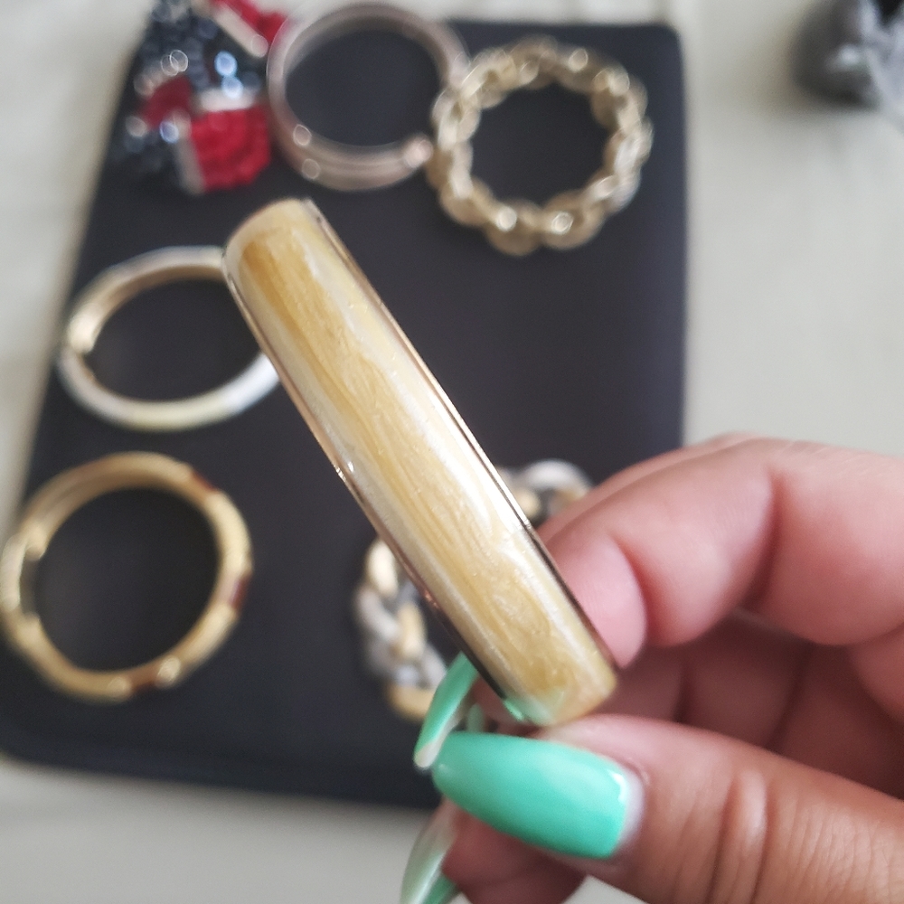 Bracelets - Picture 6 of 12